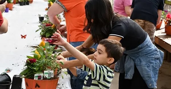 The Children's Garden Club is run by the St. Louis County Parks and Recreation Department.