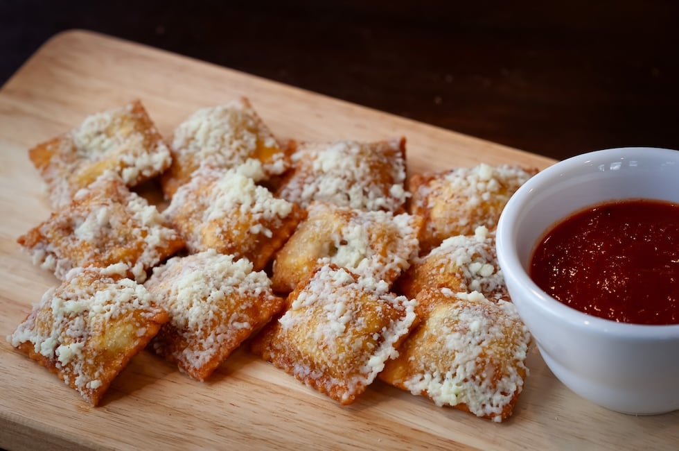 Farottos-toasted-ravioli-special